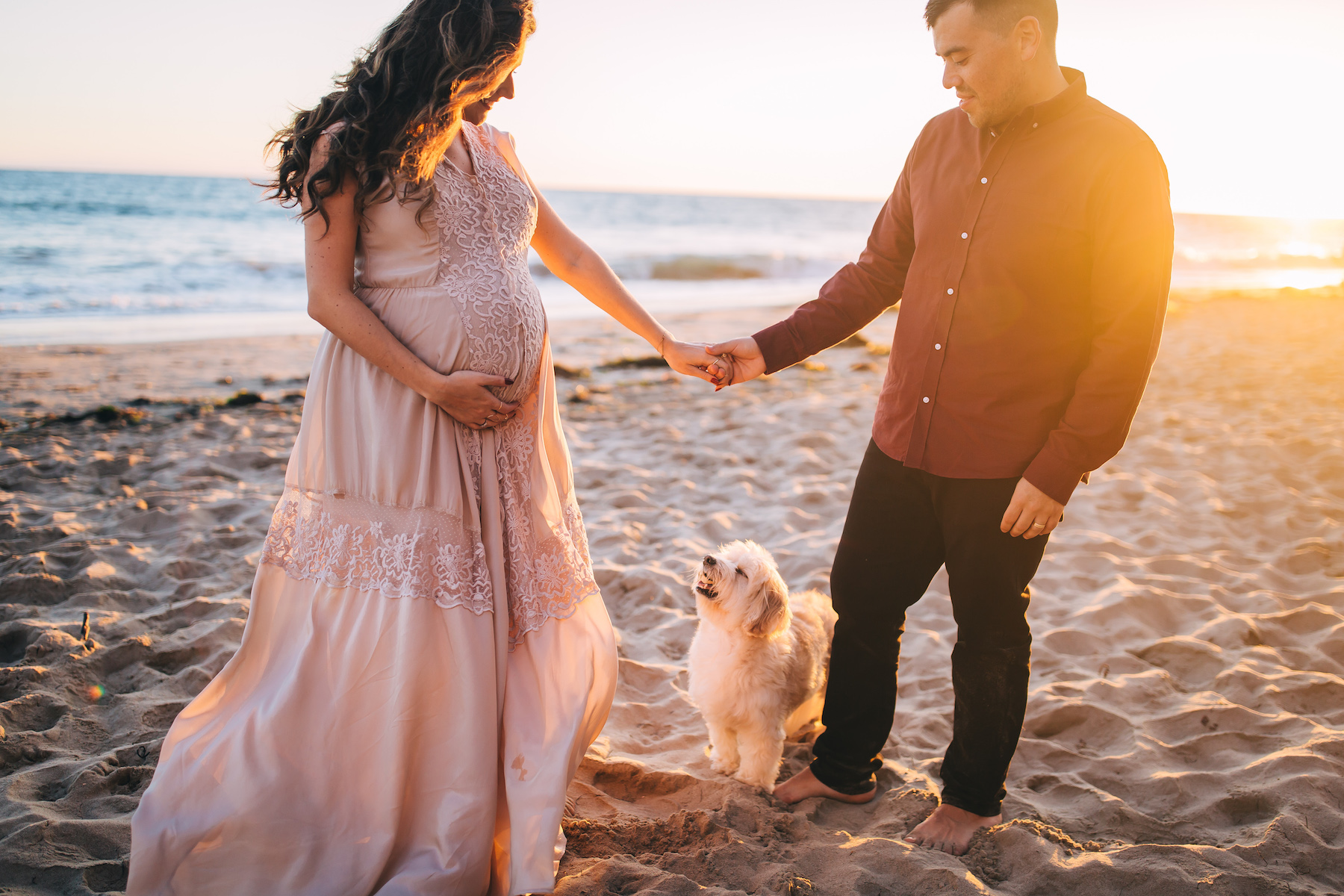Here’s Why All Women Should Take Maternity Photos